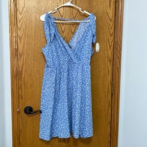 Blue dress with heart details, tie straps